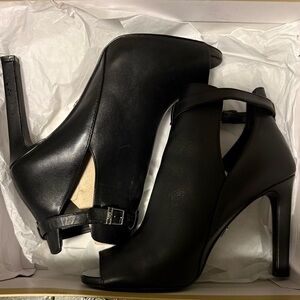 MICHAEL Michael Kors Black Lawson Open Toe Leather Heels Timeless Elegance